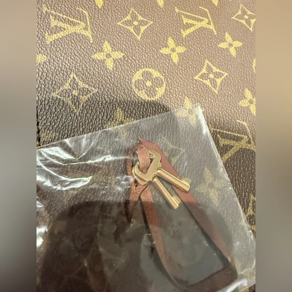 LOUIS VUITTON Monogram Porte Documents Bandouliere Bag.
